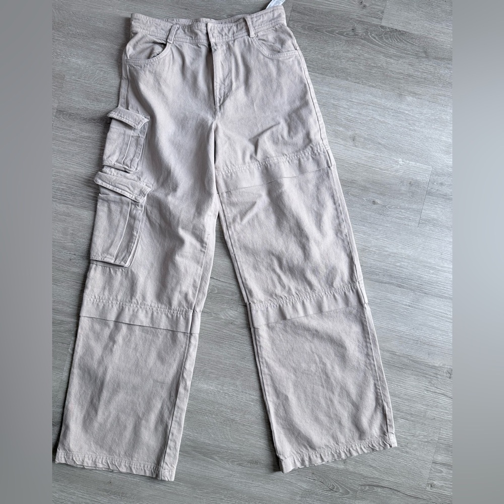 Womens Zara cream Casual Cargo Pants wide leg size small fits like a 27